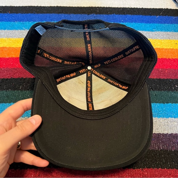 Yeti All Black SnapBack Hat hand washed - Picture 5 of 15